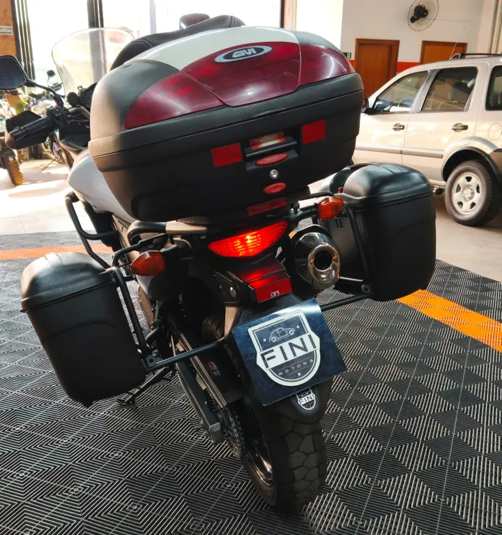 SUZUKI V-Strom DL 650 - Foto