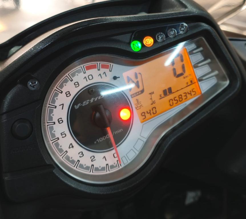 SUZUKI V-Strom DL 650 - Foto