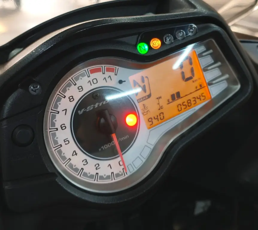 SUZUKI V-Strom DL 650 - Foto