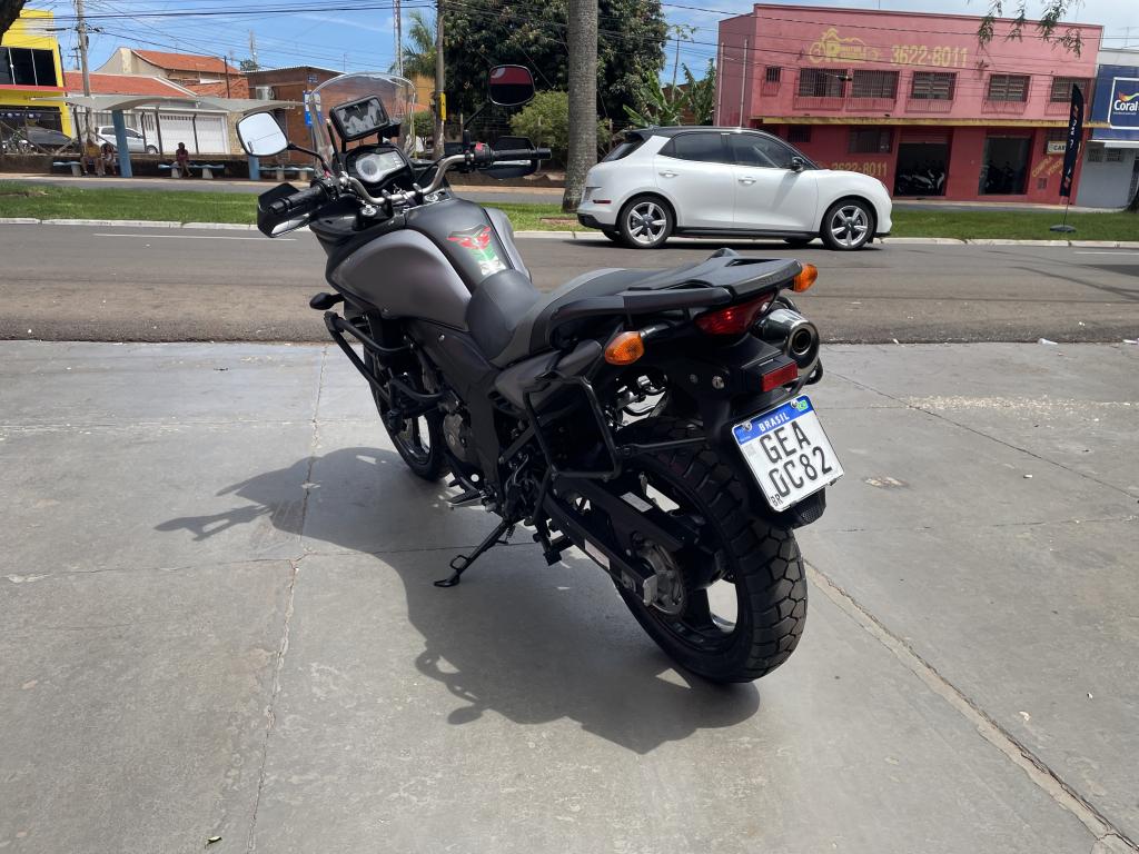 SUZUKI V-Strom DL 650 - Foto