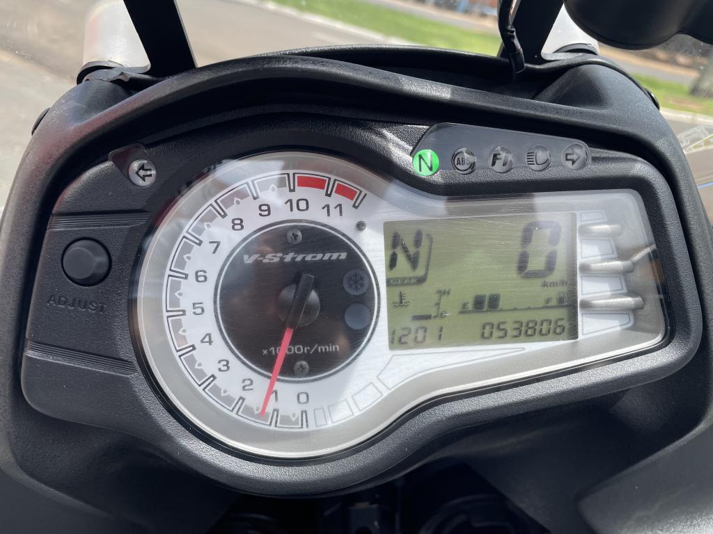 SUZUKI V-Strom DL 650 - Foto