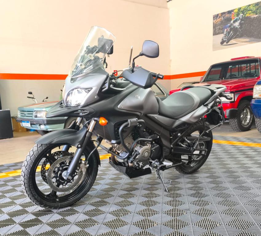 SUZUKI V-Strom DL 650 - Foto