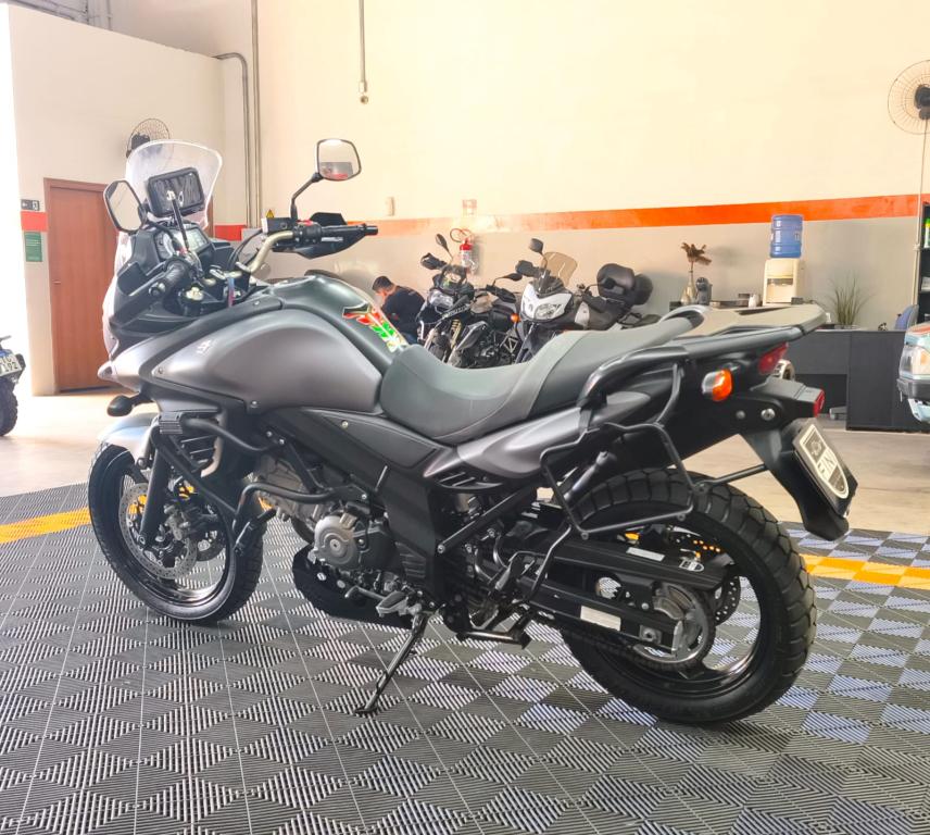 SUZUKI V-Strom DL 650 - Foto