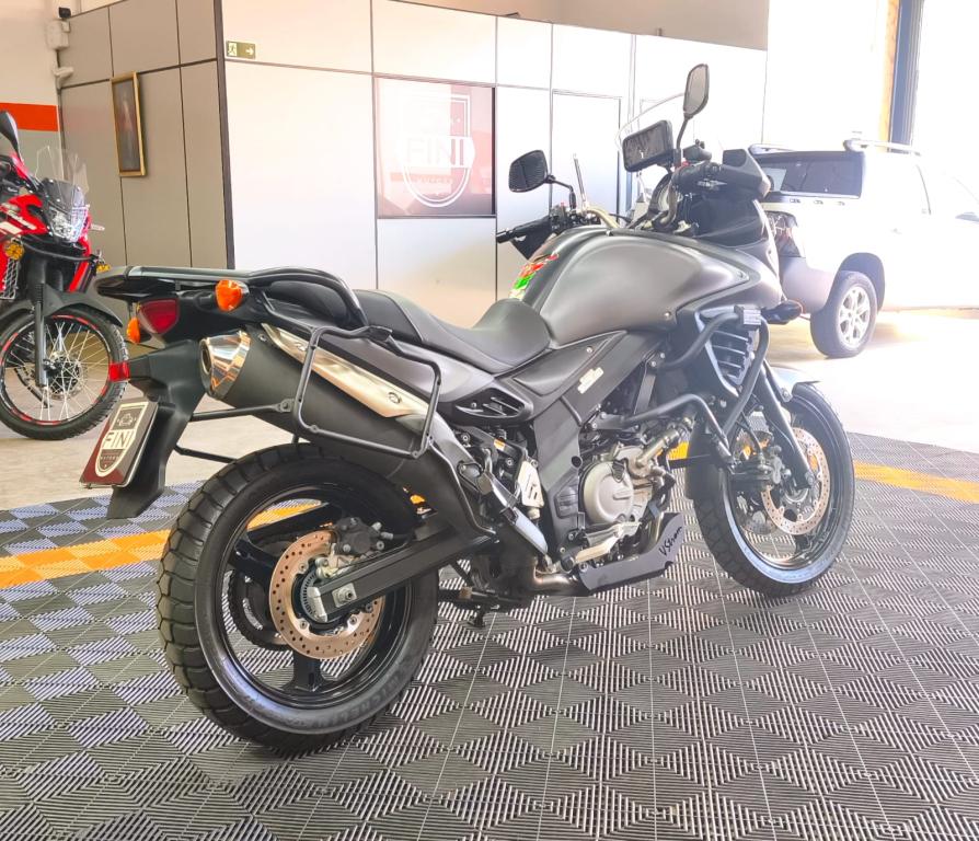 SUZUKI V-Strom DL 650 - Foto