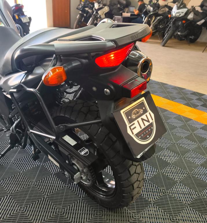 SUZUKI V-Strom DL 650 - Foto