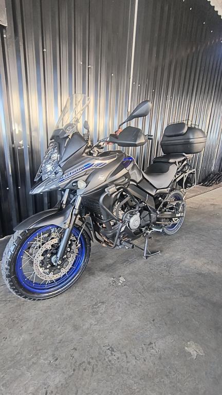 SUZUKI V-Strom DL 650 - Foto
