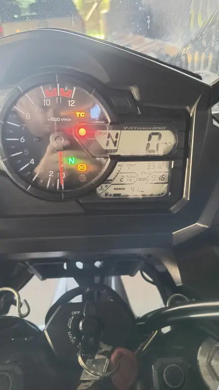 SUZUKI V-Strom DL 650 - Foto