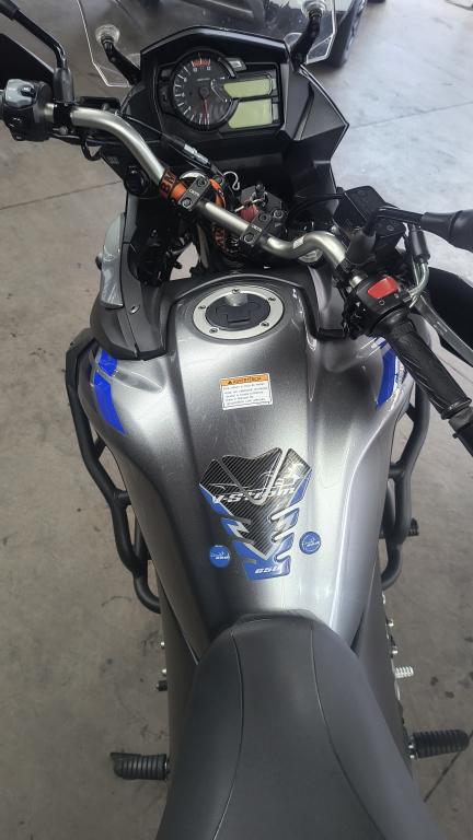 SUZUKI V-Strom DL 650 - Foto