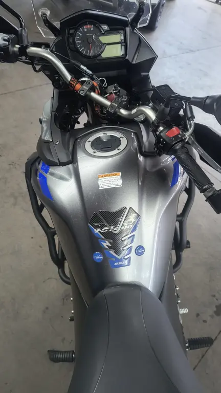 SUZUKI V-Strom DL 650 - Foto