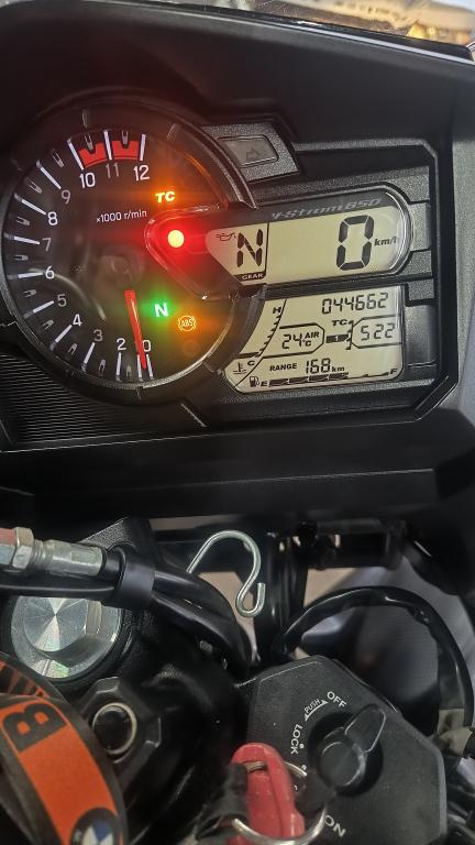 SUZUKI V-Strom DL 650 - Foto