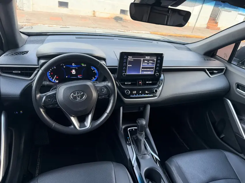 TOYOTA Corolla Cross - Foto