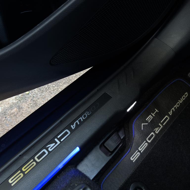 TOYOTA Corolla Cross - Foto