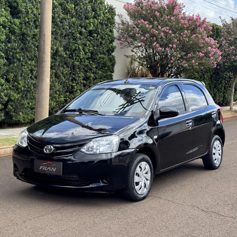 TOYOTA Etios Hatch - Foto