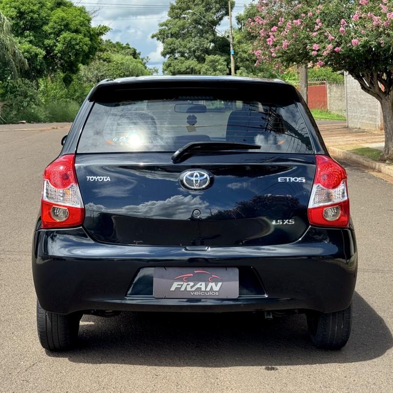 TOYOTA Etios Hatch - Foto