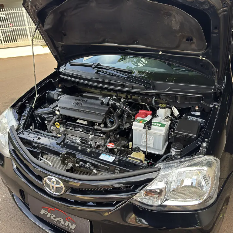 TOYOTA Etios Hatch - Foto