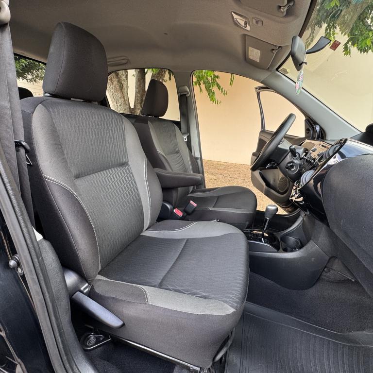 TOYOTA Etios Hatch - Foto