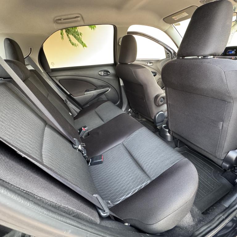 TOYOTA Etios Hatch - Foto
