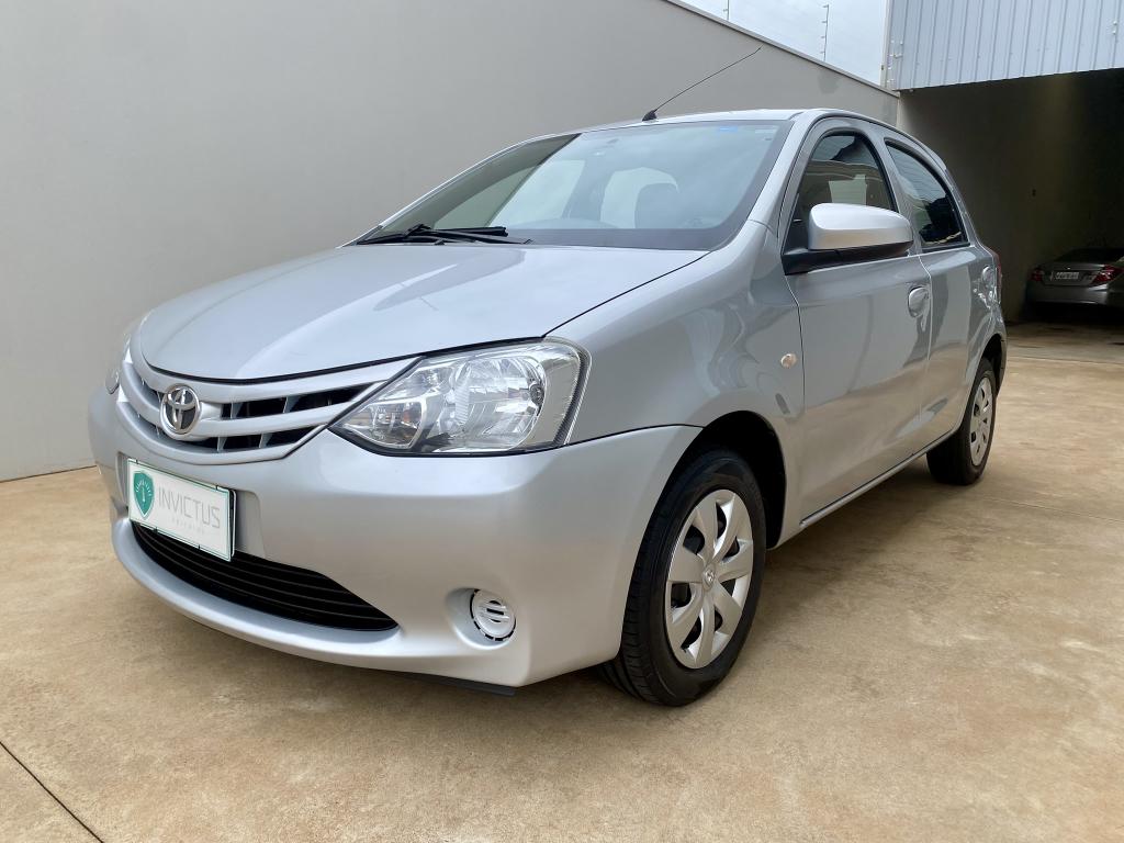 TOYOTA Etios Hatch - Foto