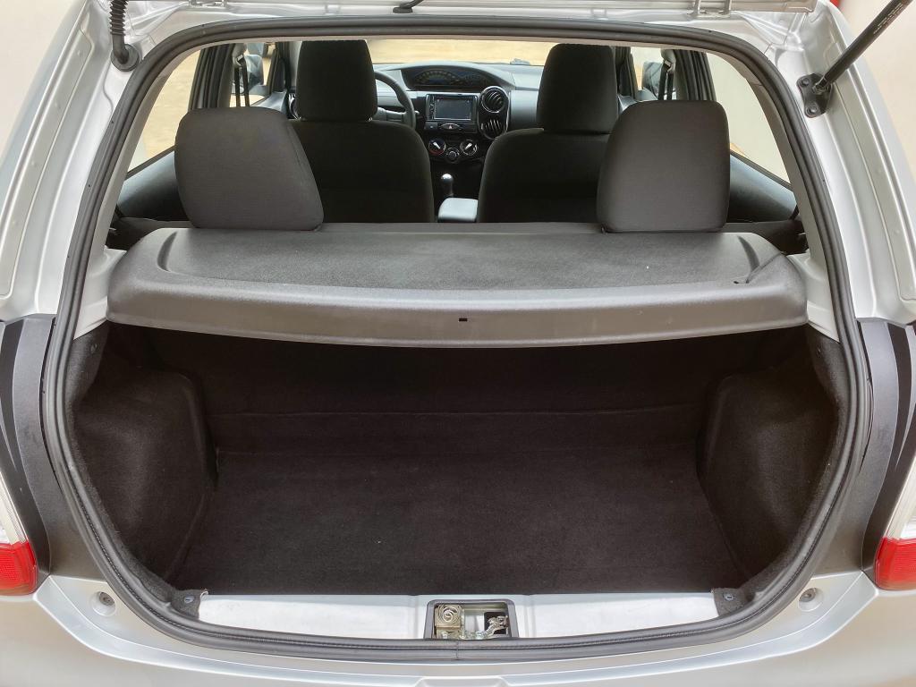 TOYOTA Etios Hatch - Foto