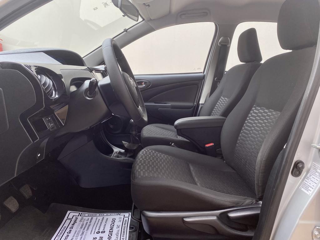 TOYOTA Etios Hatch - Foto