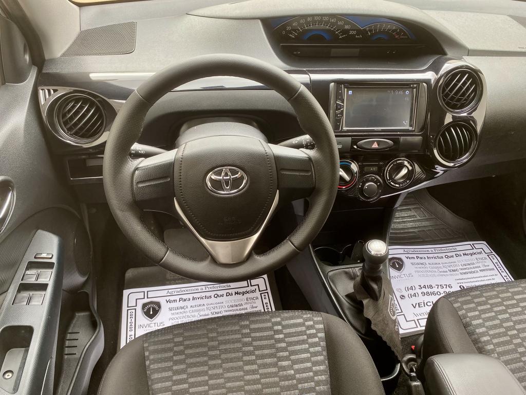 TOYOTA Etios Hatch - Foto
