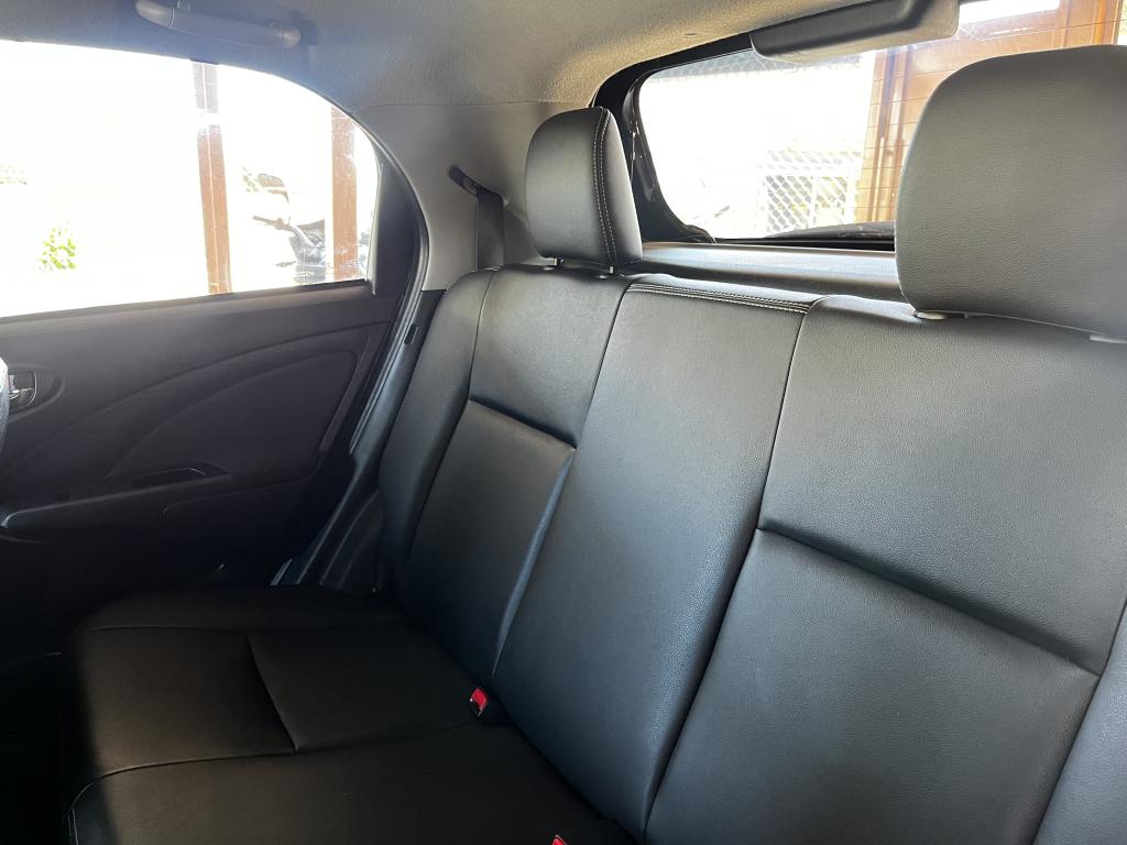 TOYOTA Etios Hatch - Foto