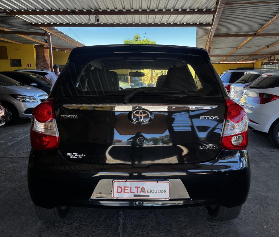 TOYOTA Etios Hatch - Foto