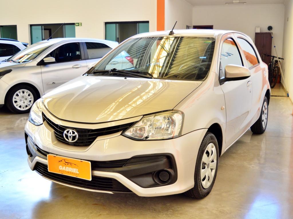 TOYOTA Etios Hatch - Foto