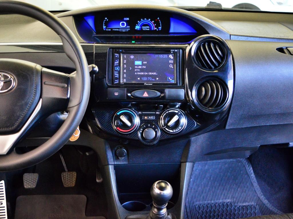 TOYOTA Etios Hatch - Foto