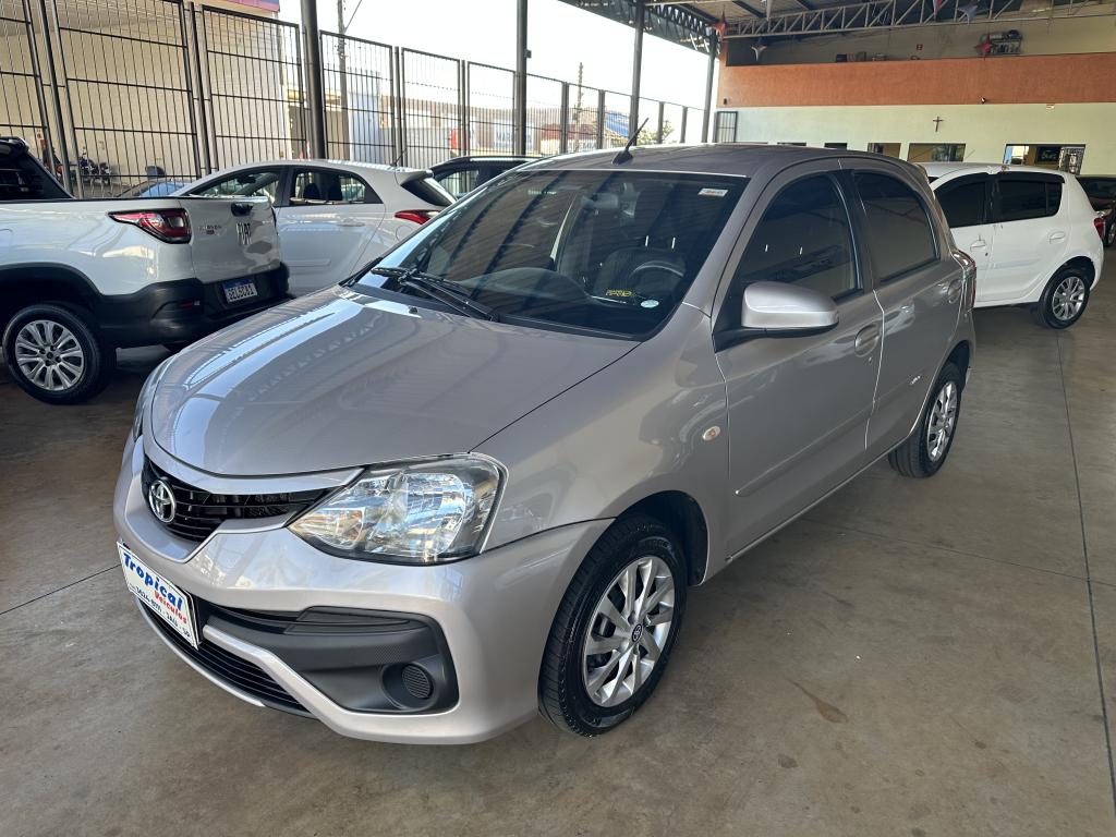 TOYOTA Etios Hatch - Foto