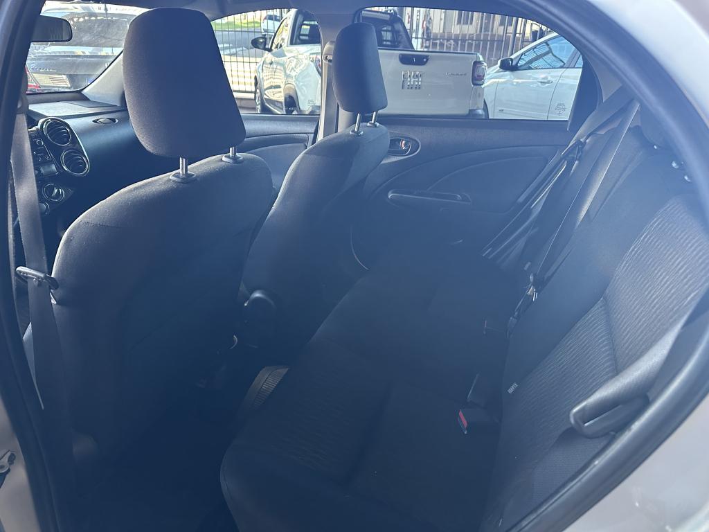 TOYOTA Etios Hatch - Foto
