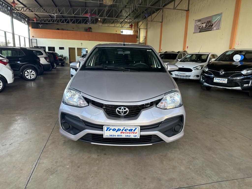 TOYOTA Etios Hatch - Foto