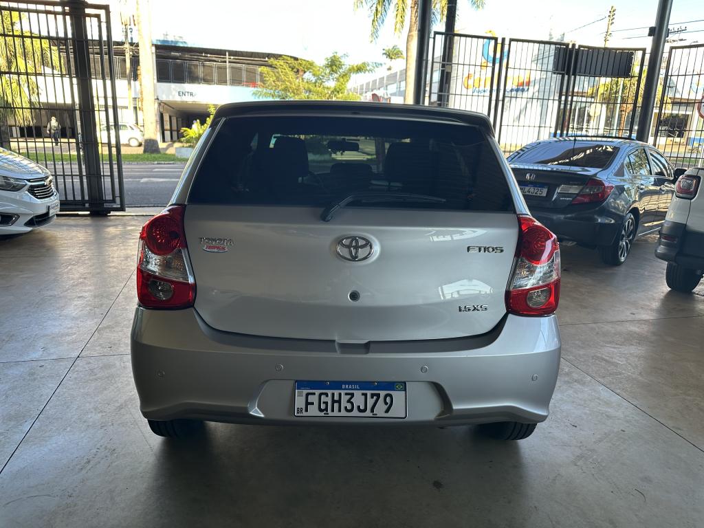 TOYOTA Etios Hatch - Foto