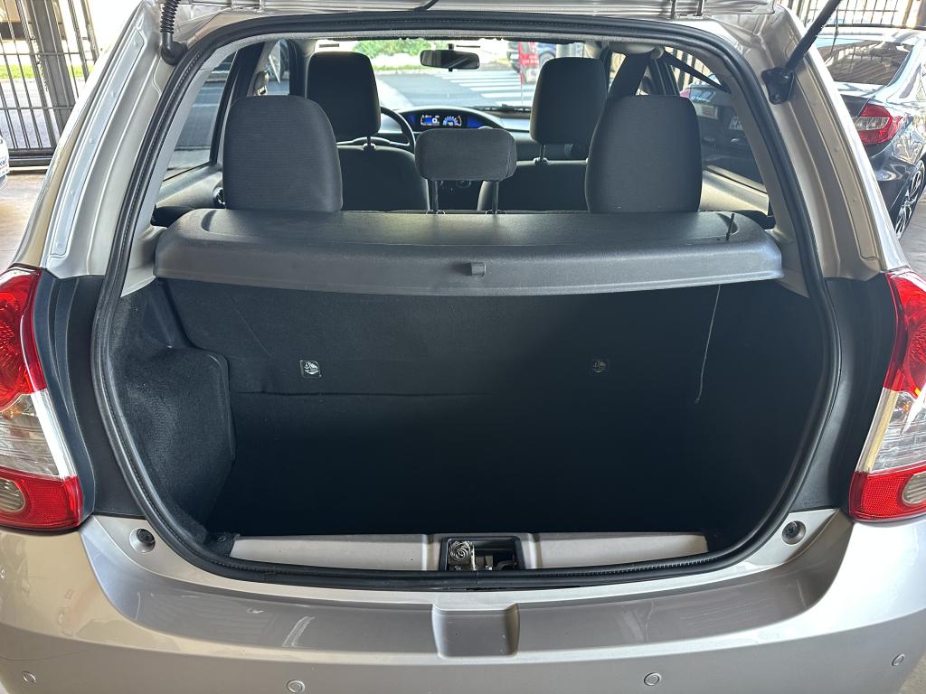 TOYOTA Etios Hatch - Foto