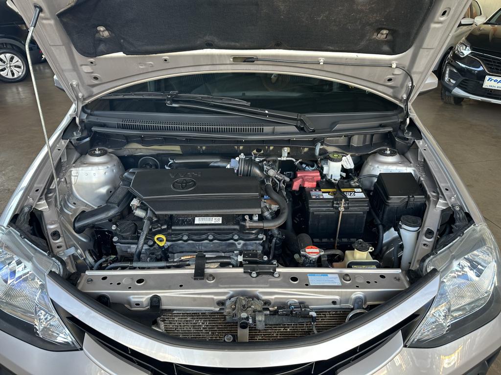 TOYOTA Etios Hatch - Foto