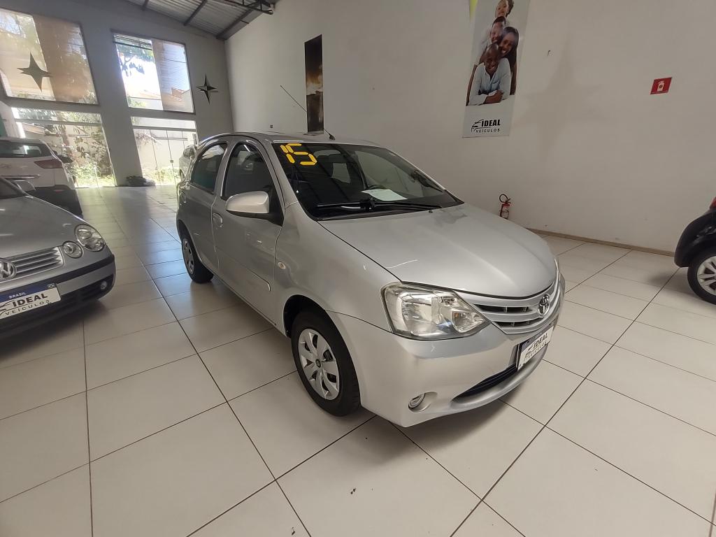 TOYOTA Etios Hatch - Foto