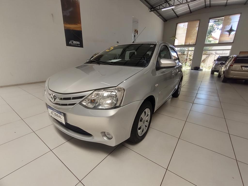TOYOTA Etios Hatch - Foto