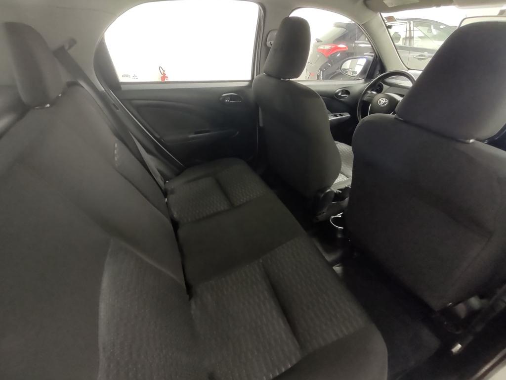 TOYOTA Etios Hatch - Foto