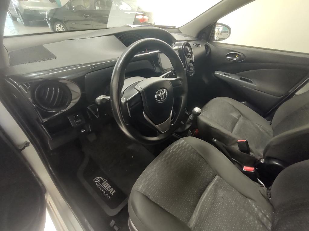 TOYOTA Etios Hatch - Foto