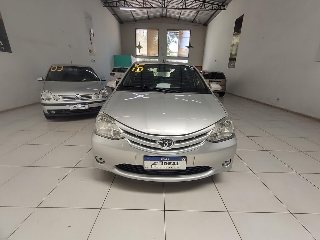 TOYOTA Etios Hatch - Foto
