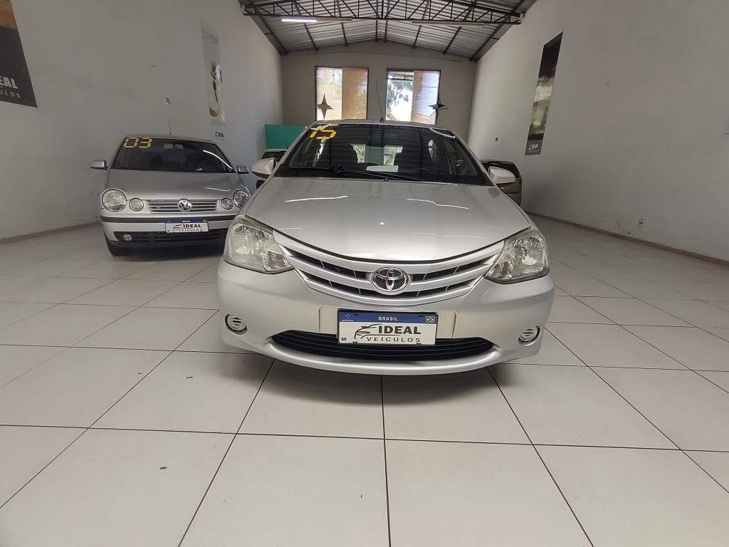 TOYOTA Etios Hatch - Foto