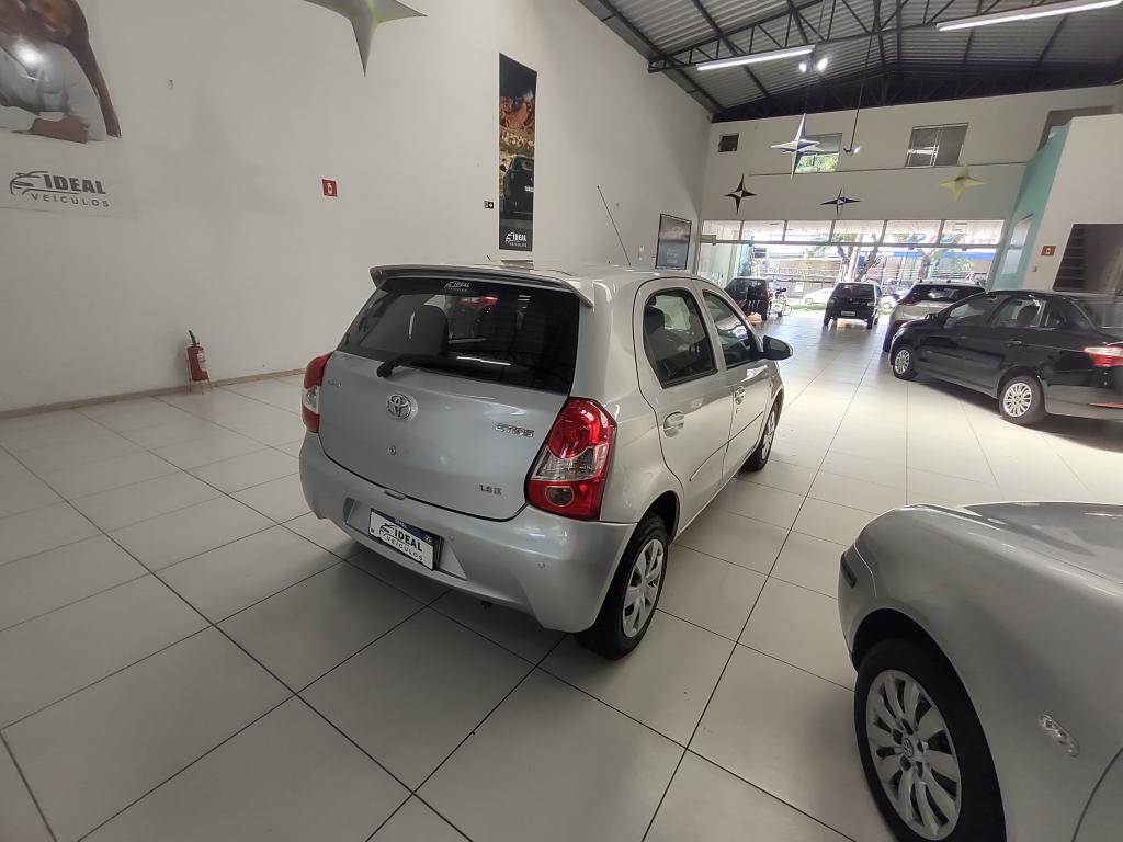 TOYOTA Etios Hatch - Foto
