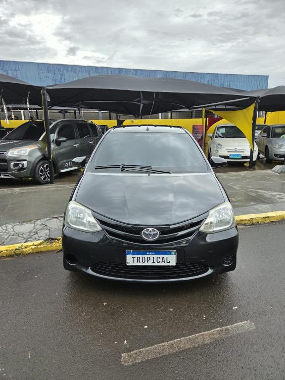 TOYOTA Etios Hatch - Foto