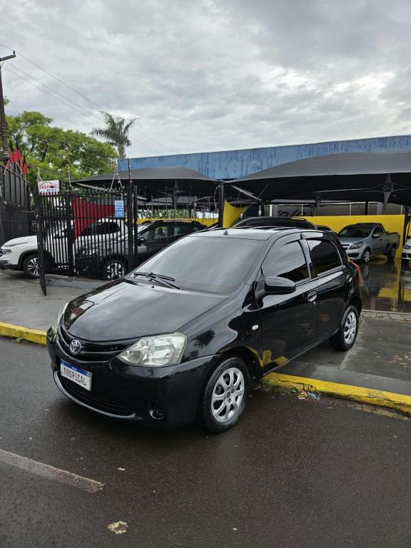 TOYOTA Etios Hatch - Foto