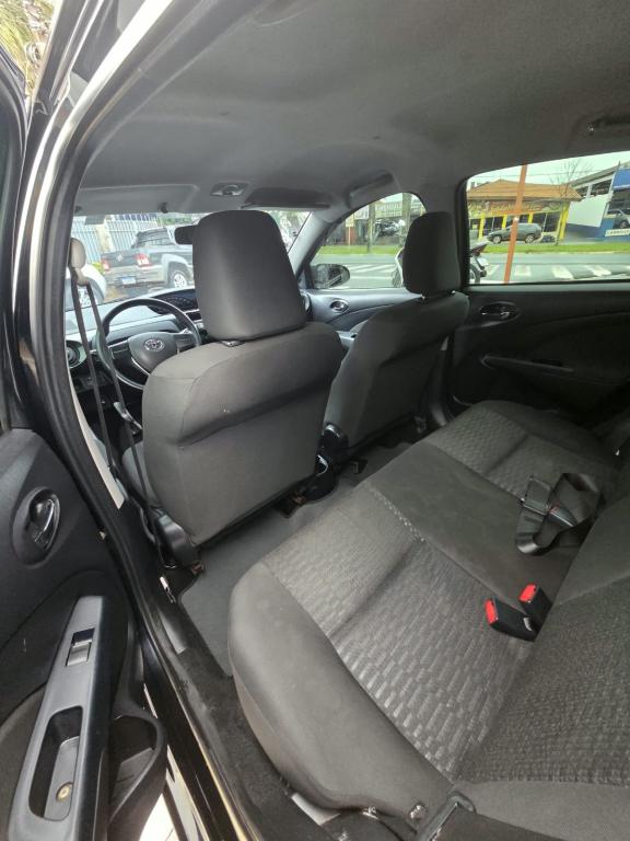 TOYOTA Etios Hatch - Foto