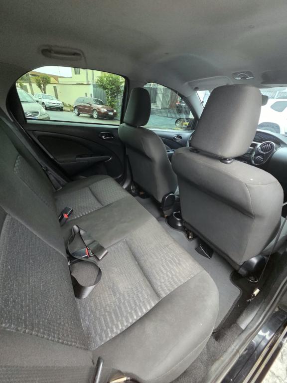 TOYOTA Etios Hatch - Foto