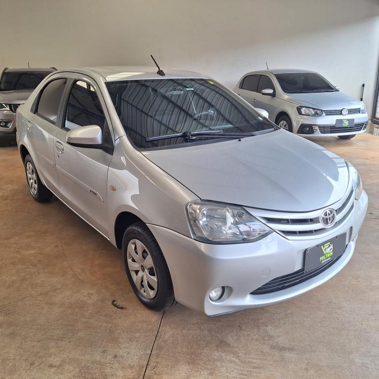 TOYOTA Etios Sedan - Foto