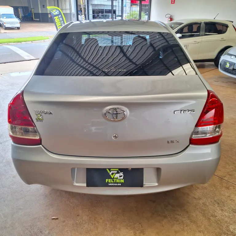 TOYOTA Etios Sedan - Foto