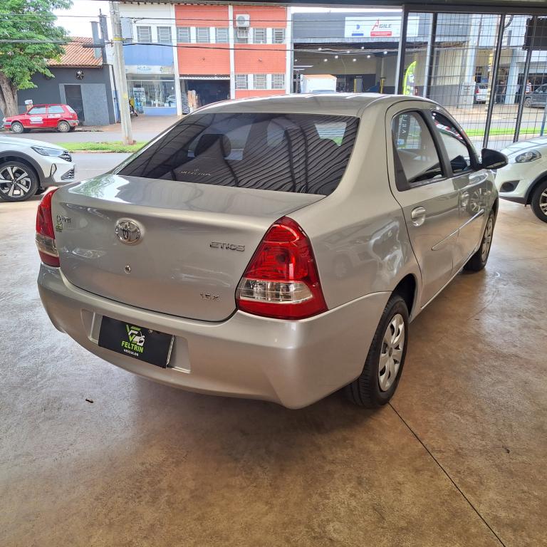 TOYOTA Etios Sedan - Foto