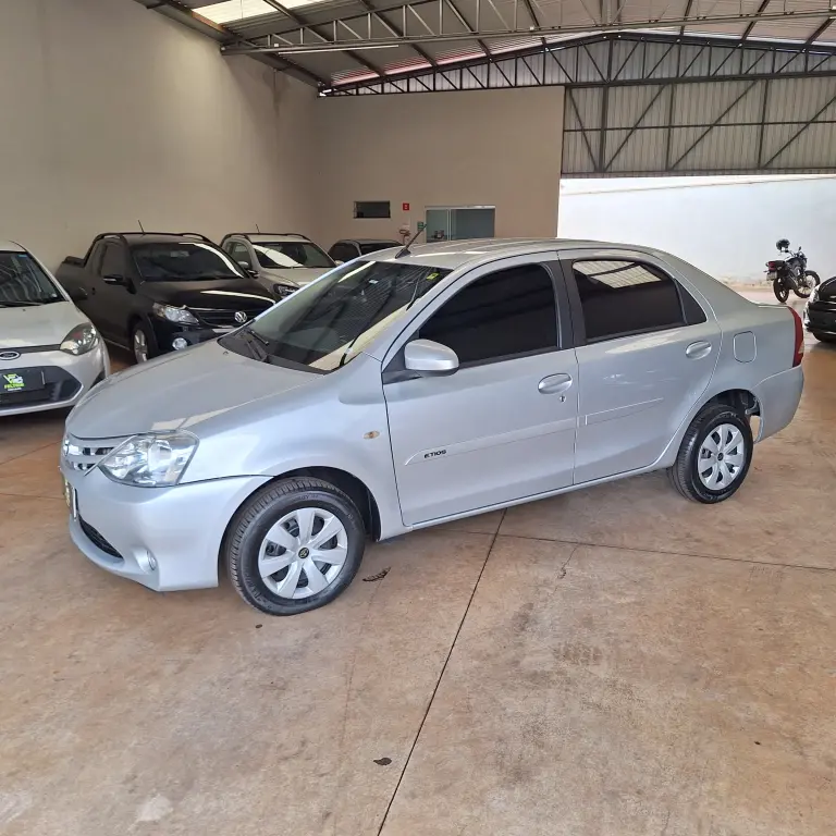 TOYOTA Etios Sedan - Foto